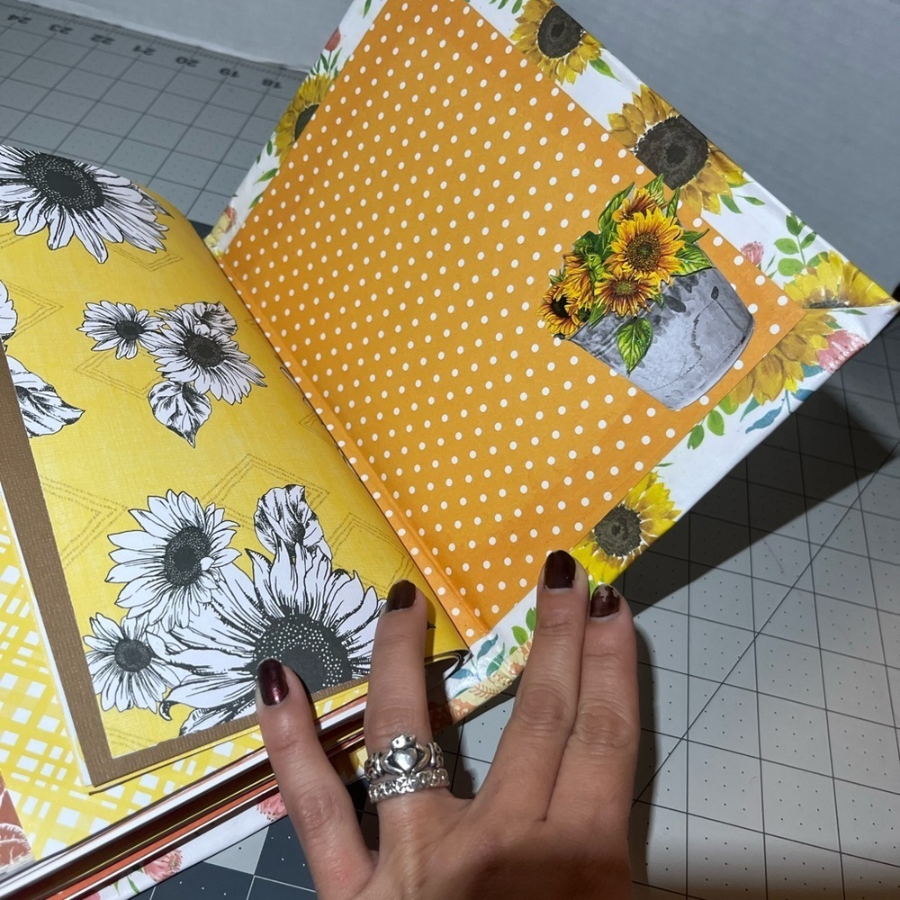 Handmade Fall themed junk Journal - Picture 6 of 10
